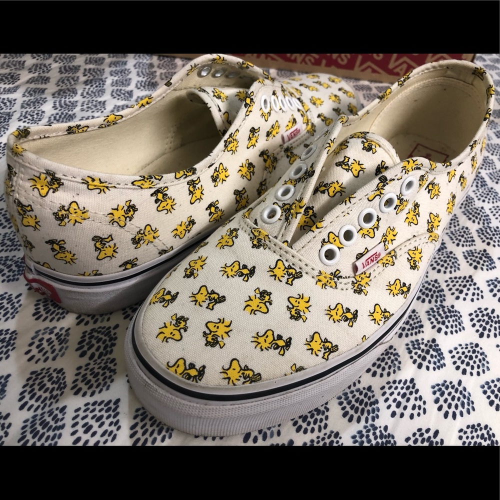 Peanuts and Snoopy vans
